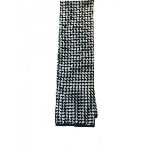 Calvin Klein Houndstooth Knit Scarf - Picture 9 of 14